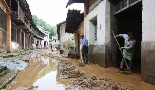 你家乡农村农民平时在忙些什么？分享一下好吗「湖南暴雨泥水冲进村庄视频」 行业分析