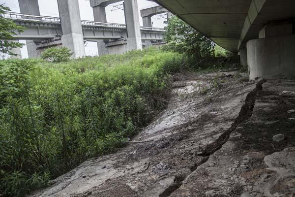 暴雨对高铁有什么影响「上海高架断裂」 餐饮知识